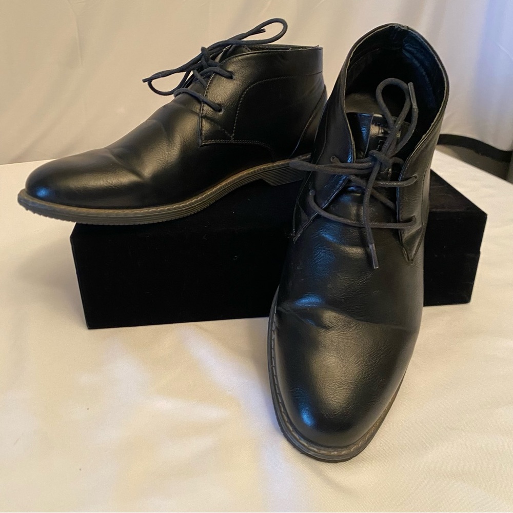 London fog collection, men’s size 10 black memory foam shoes